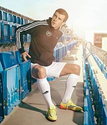 Studs into sports 5c7e970249640.jpg