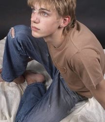 Bennie 5c814f955fd5f.jpg