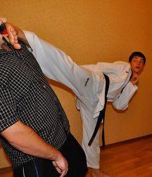 Fighter feet in face 5c87e892dc1e9.jpg