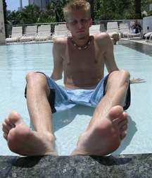 Twinks show their feet 5c87eb94e6916.jpg