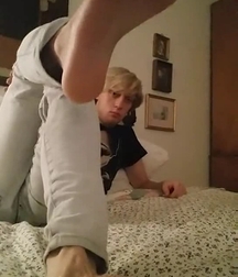 Blonde boy's power feet 5c881d1d3169a.jpg