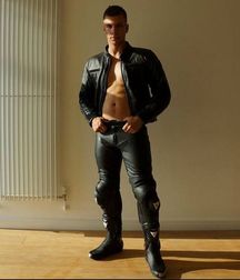 Boys and men in boots 5c8a868b691b7.jpg