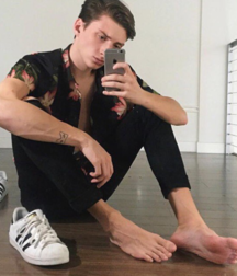 Suck my smelly toes 5c8cc3595ea94.png