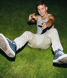 Boys in chucks 5c8d8f5b706f1.jpg