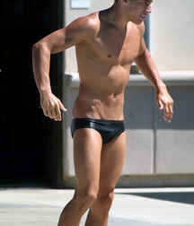 Swimmers 5c90c4b56872d.jpg