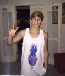 Tanktop guys 5c90c91710672.jpg