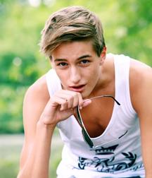 Tanktop guys 5c90c92d7238f.jpg