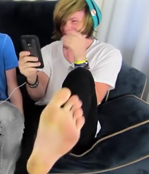 Alpha boys feet 2 5c910f5846511.png