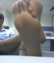 Under the boys feet 2 5c93fc015a12f.jpg