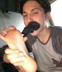Worship twinks feet 5c9908edc1276.jpg