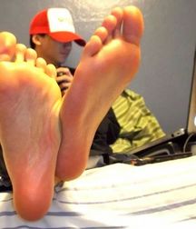 Big toes 5c9b98d8976f5.jpg