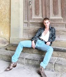 Boys and models in boots 5c9ba89bdc28f.jpg