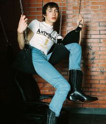 Boys and models in boots 5c9ba8c59051e.jpg