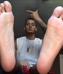 Sweaty boy toes 5c9bf2076e315.jpg