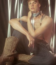 Boys and models in boots 5c9c05b02f980.jpg