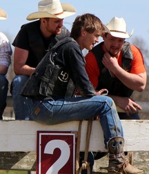 Boys and models in boots 5c9c05b8db873.jpg