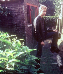 Boys and models in boots 5c9c05d2d3eea.jpg