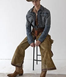 Boys and models in boots 5c9c05e3115d7.jpg