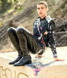 Boys and models in boots 5c9c05f9dc4af.jpg