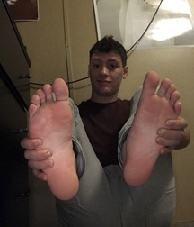 Boys dirty feet 5c9d2841b2ddd.jpg