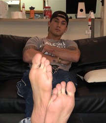 Boys dirty feet 5c9d284b19062.jpg