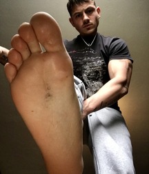 Boys dirty feet 5c9d285274e82.jpg