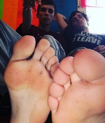 Dirty feet needs a tongue 5c9d28ce2a486.jpg
