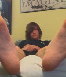 Dirty feet needs a tongue 5c9d28e78b2fc.jpg