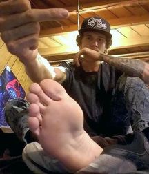 Dirty feet needs a tongue 5c9d28ea2fb8d.jpg