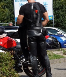 Guys in gear 2 5c9d5e43696ed.jpg