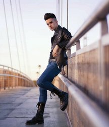 Guys lovin leather 5c9e5c8ba5bc0.jpg