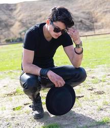 Guys lovin leather 5c9e5c9fa3472.jpg