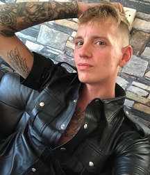 Guys lovin leather 5c9e5ca152592.jpg