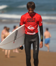 Surfers and divers 5c9e5d1d1a989.jpg