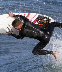 Surfers and divers 5c9e5d1f70ece.jpg