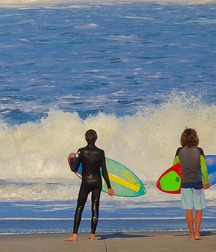 Surfers and divers 5c9e5d3218989.jpg