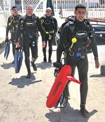 Surfers and divers 5c9e5d4e9c184.jpg