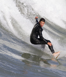 Surfers and divers 5c9e5d510bec6.jpg