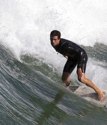 Surfers and divers 5c9e5d5daf6a8.jpg