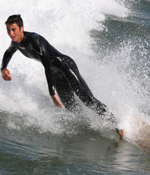 Surfers and divers 5c9e5d62ddaa4.jpg