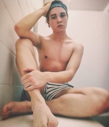 Lick sweaty soles 5c9e5e86c2ee9.jpg