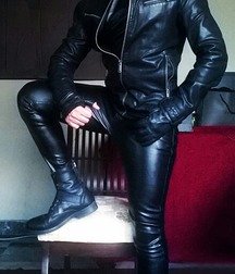 Guys lovin leather 2 5c9e5f0f2b0c1.jpg