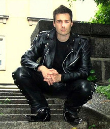 Guys lovin leather 2 5c9e5f345b493.jpg