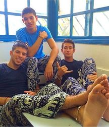 Worship the boys feet 2 5c9ec0a950d65.jpg