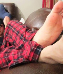 Worship the boys feet 2 5c9ec0afc8984.jpg