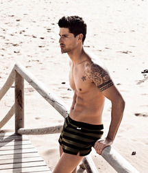 Guys in shorts 5c9fecf725953.jpg