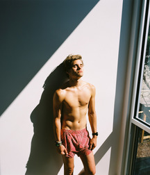 Guys in shorts 5c9fed1c844d0.jpg