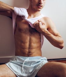 Guys in shorts 5c9fed1f6a7c6.jpg