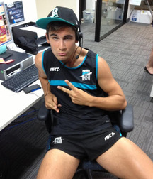 Guys in shorts 5c9fed20eb8f1.jpg