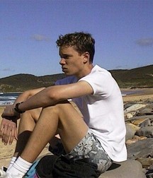 Guys in shorts 5c9fed252115f.jpg